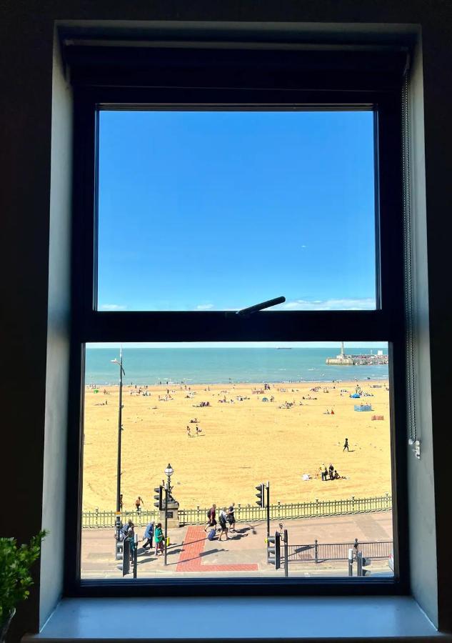 Beachfront Bliss Margate With Sea Views Sleeps 7 外观 照片